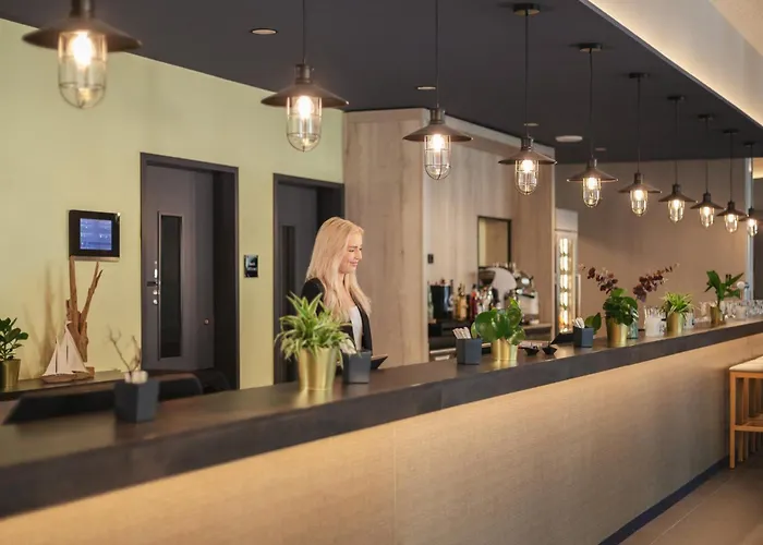 - The Niu, Yen By Ihg Hamburg